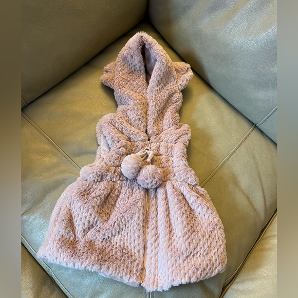 Widgeon Cozy Hooded Sparkly Faux Fur Vest with Pom Poms 18 mos - Picture 1 of 7